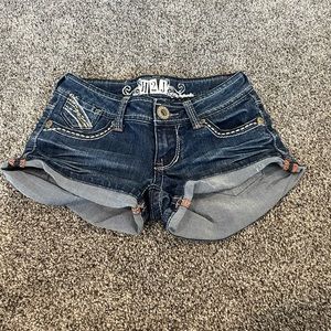 H2J jean shorts size 0. Fits amazingly. Darker denim